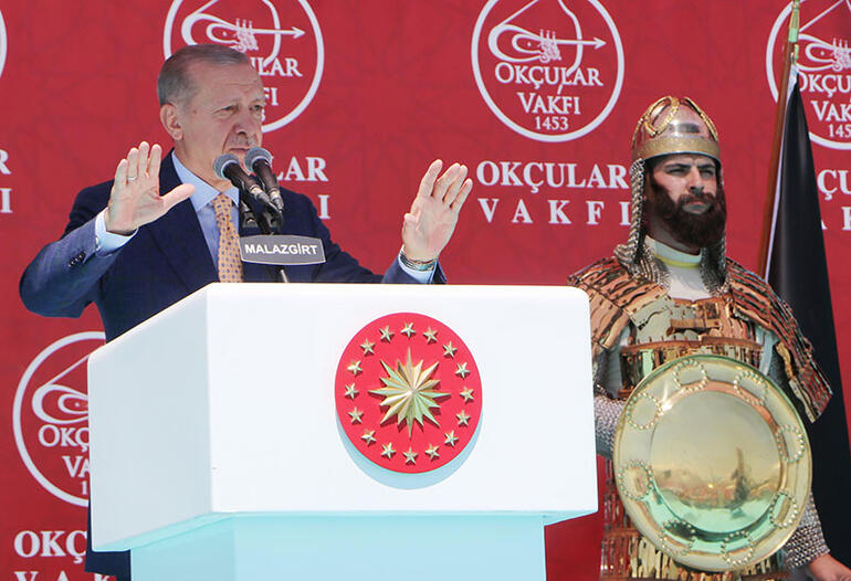 Erdoğan: Biz Türkiye Yüzyılını inşa ederken, onların tek yapacağı zafer anıtını seyretmek olacak