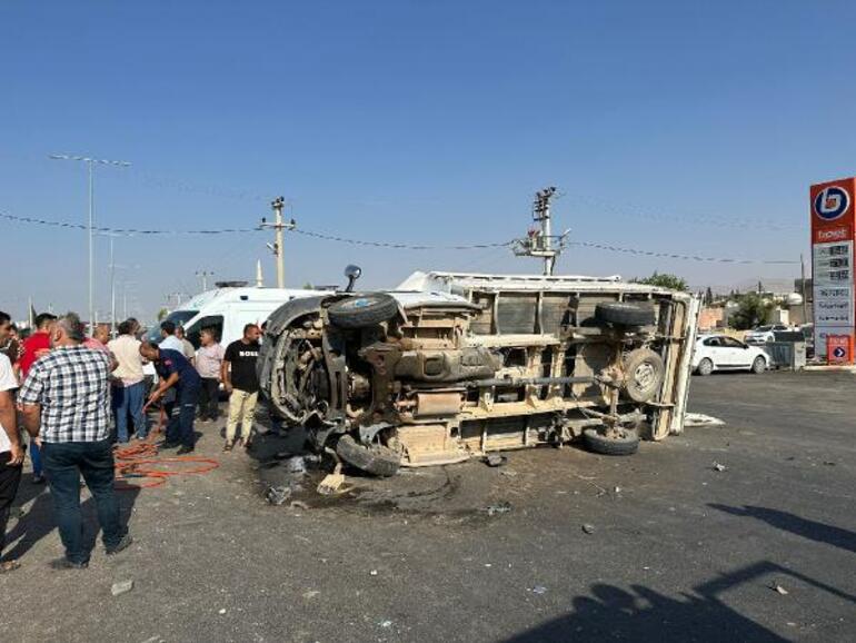 Mardinde ciple kamyonet çarpıştı; 5 yaralı