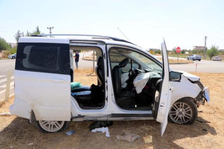 Gaziantepte, otomobille hafif ticari araç çarpıştı: 3 ölü, 6 yaralı