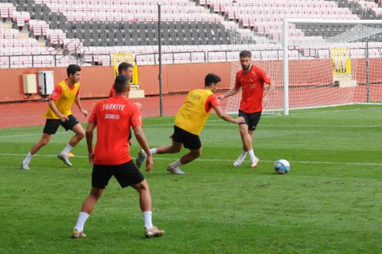 A Milli Futbol Takımı, Japonya maçı hazırlıklarını Eskişehir’de sürdürdü