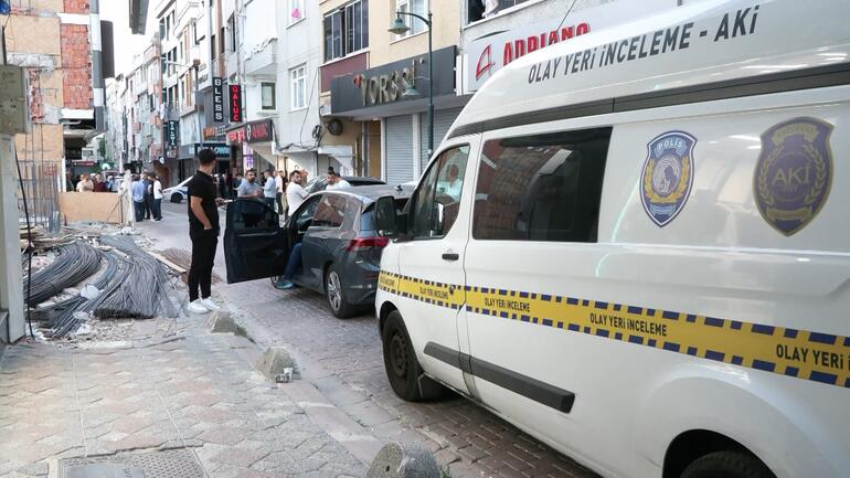 Zeytinburnunda silahlı saldırı kamerada: 1 ölü 1 yaralı