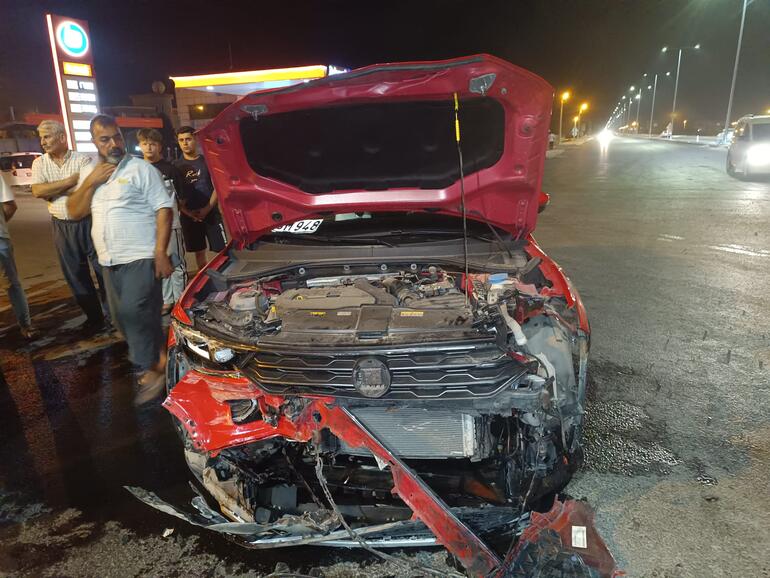 Mardinde kamyonet ile otomobil çarpıştı: 4 yaralı