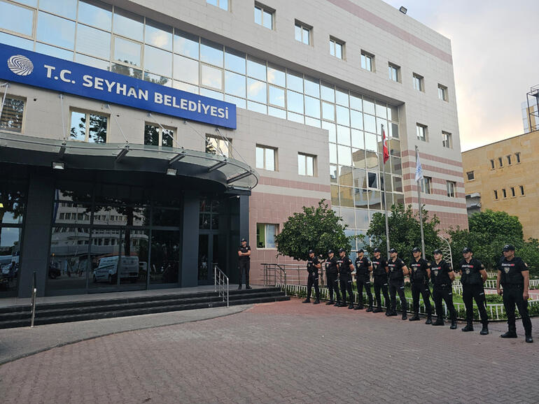 Adanada, iki belediyeye rüşvet operasyonu: 58 gözaltı