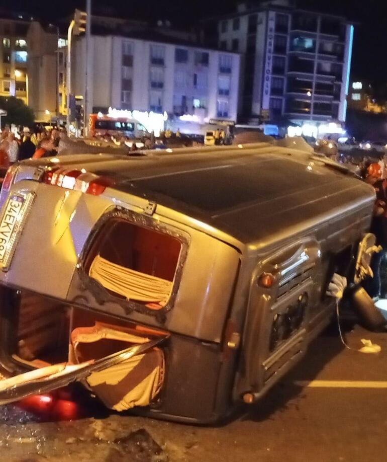 Konsere giden rap şarkıcılarının içinde bulunduğu minibüs kaza yaptı: 7 yaralı