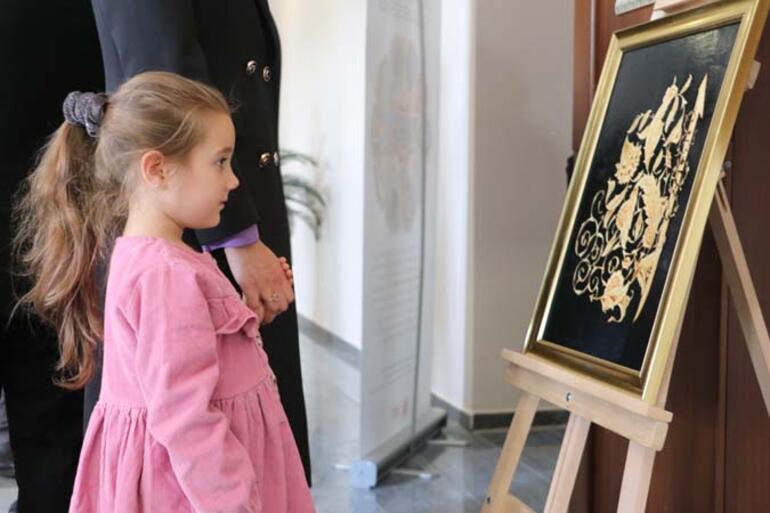 Erbaş, deprem bölgesindeki sanatkarların eserlerinden oluşan sergiyi açtı
