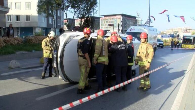 Şişlide otomobil yan yattı: Trafikte kalan yolcular yürümek zorunda kaldı