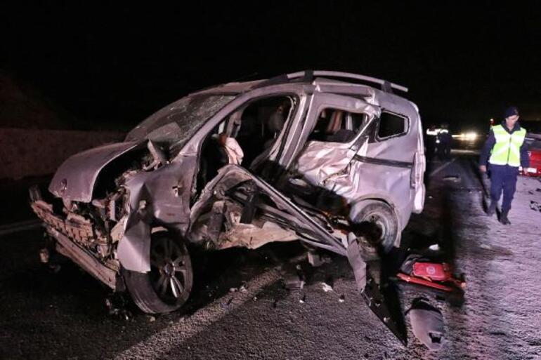 Diyarbakır’da hafif ticari araç ile otomobil çarpıştı: 6 yaralı