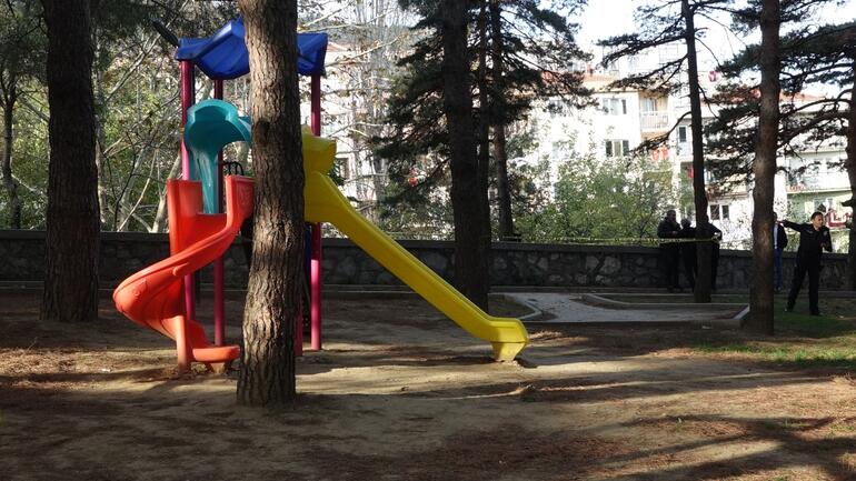 Bursada çocuk parkında ağaca asılı kadın cesedi bulundu