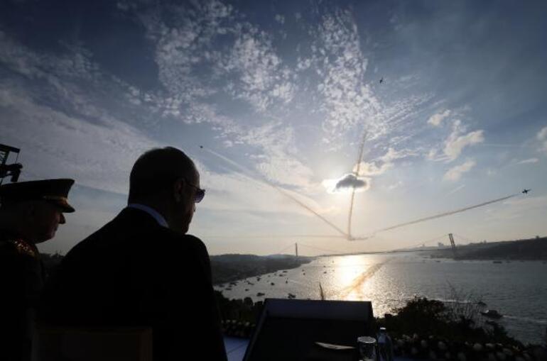 Boğazdan geçen 100 gemi Cumhurbaşkanı Erdoğana çimariva selamında bulundu