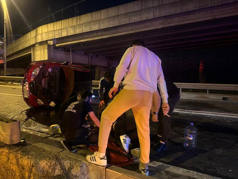Ümraniye Şile Otoyolunda iki otomobil çarpıştı: 4 yaralı