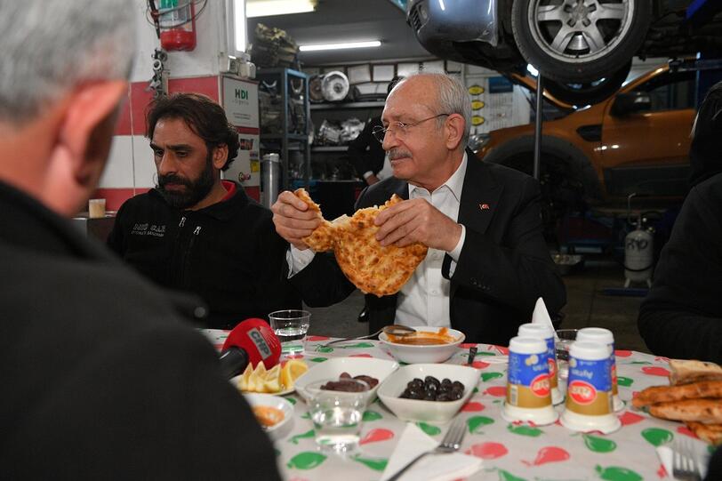 Kılıçdaroğlu, oto sanayi sitesinde iftar konuğu oldu